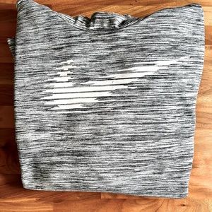 Nike Boys DRY FIT Fleece Hoodie Size XL (16)